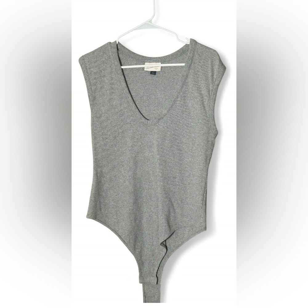5/$25 Universal Thread Gray V-Neck Bodysuit Sz. L